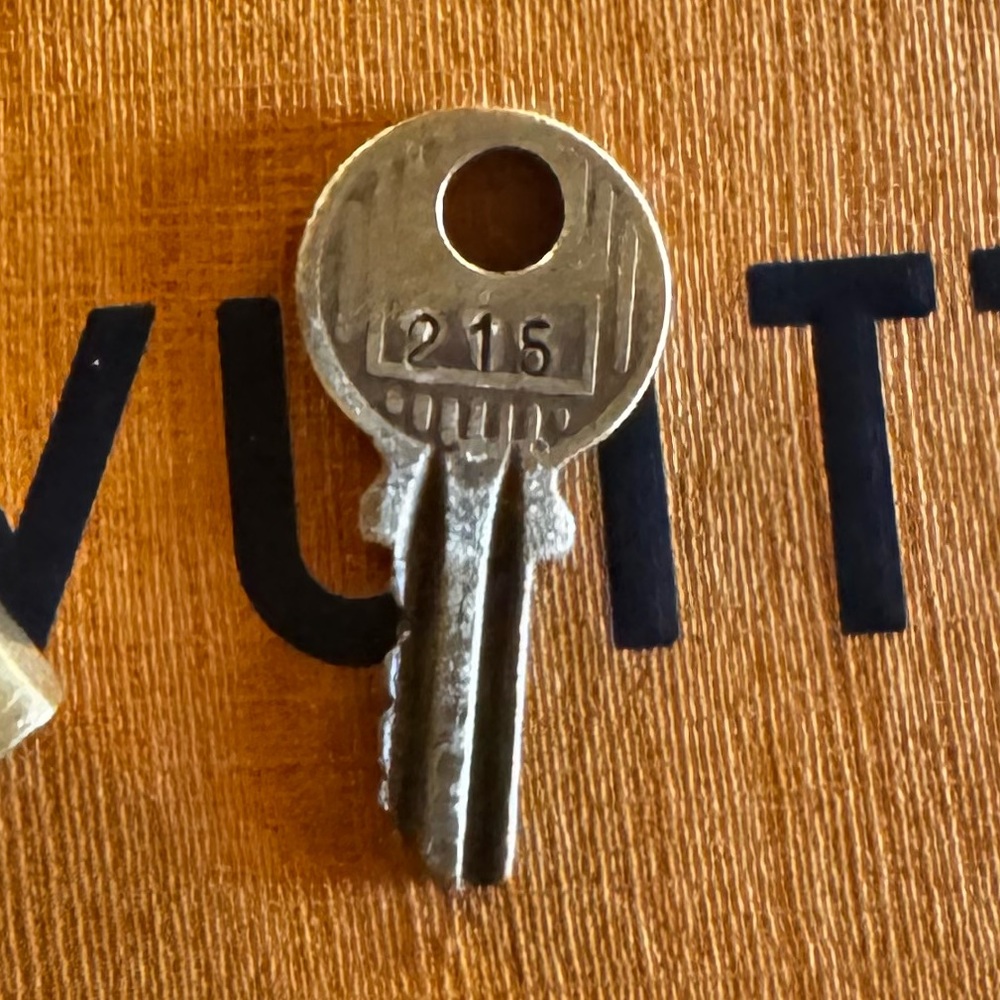 Louis Vuitton vintage lock and key set makes a beautiful gift comes with charm - Picture 9 of 9
